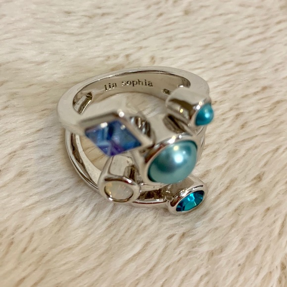 NEW LISTING! Lia Sophia Jeweled Ring! - Picture 8 of 8